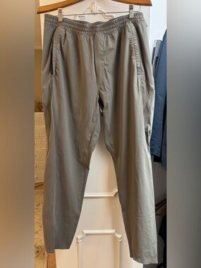 Lulu Pace Breaker Pant